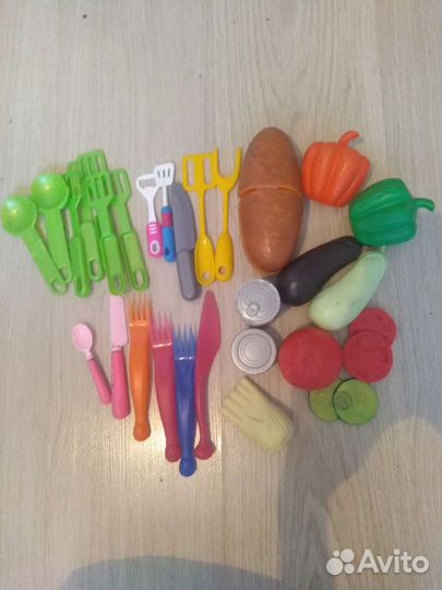 Посудка, игрушечные овощи