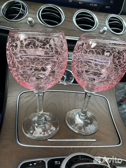Бокалы розовое стекло