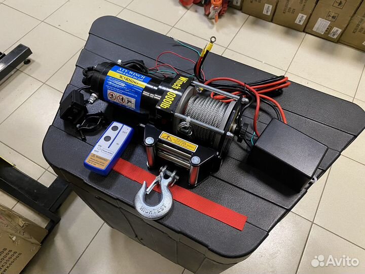 Лебедка Electric Winch 3000 lbs 12V стальной трос