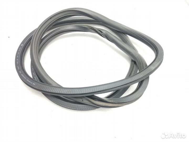 Уплотнитель проема двери задний правый Skoda