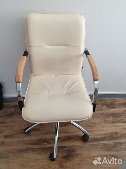Офисное кресло