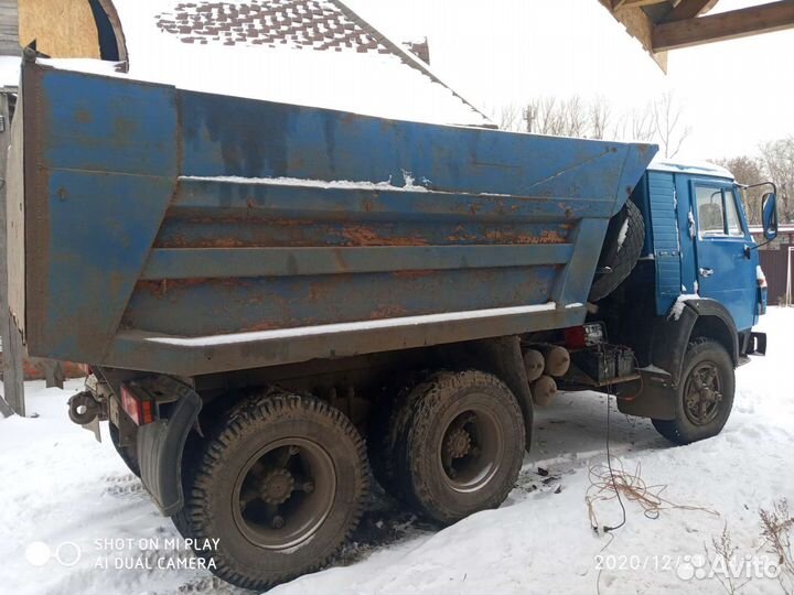 Погрузчик и самосвал камаз