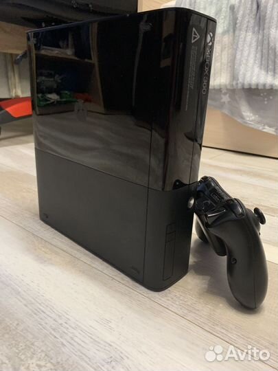 Xbox 360 e +1 игра