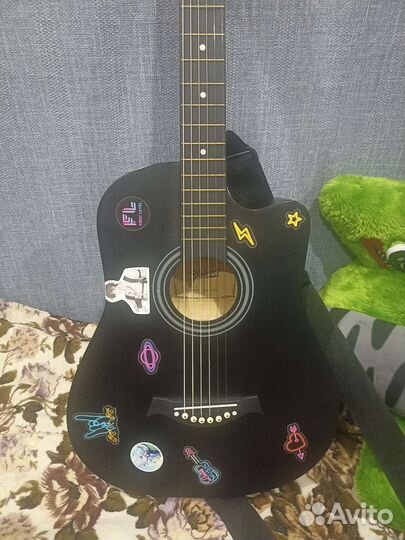 Акустическая гитара