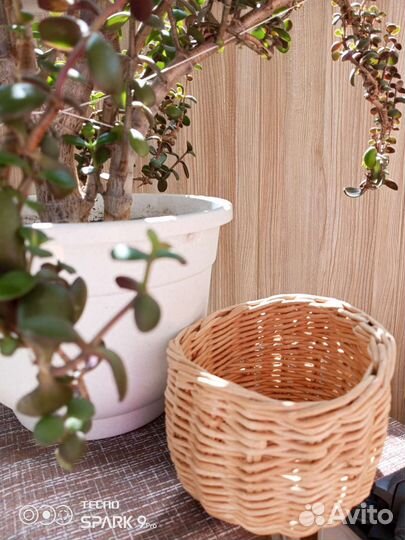 Корзина плетеная из бумажной лозы
