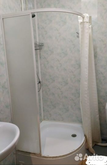 Душевой поддон с перегородкой для душа