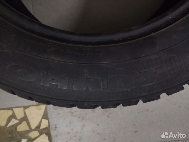 Kumho I'Zen Stud Snow KW11 225/60 R17 103T