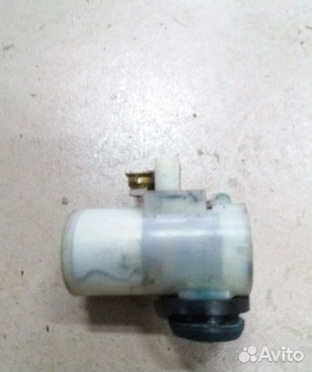 Насос бачка омывателя Mitsubishi Pajero 4