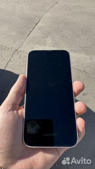 Телефон iPhone 13
