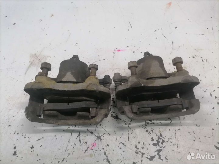 Передний суппорт Nissan Bluebird 14