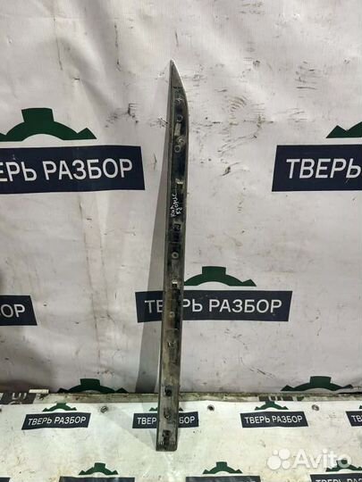 Молдинг двери передний правый Kia Quoris 2012