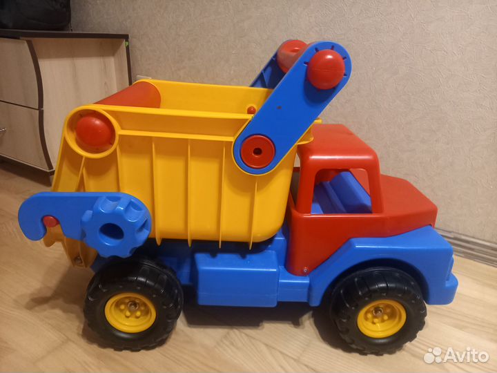 Большая машина самосвал