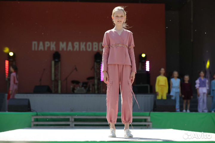 Летний костюм на девочку 134-146