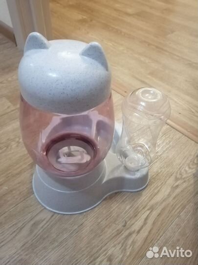 Кормушка-поилка для кошек