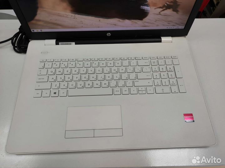 Ноутбук HP с экраном 17.3