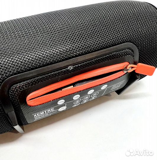 Беспроводная портативная колонка с ремешком черная