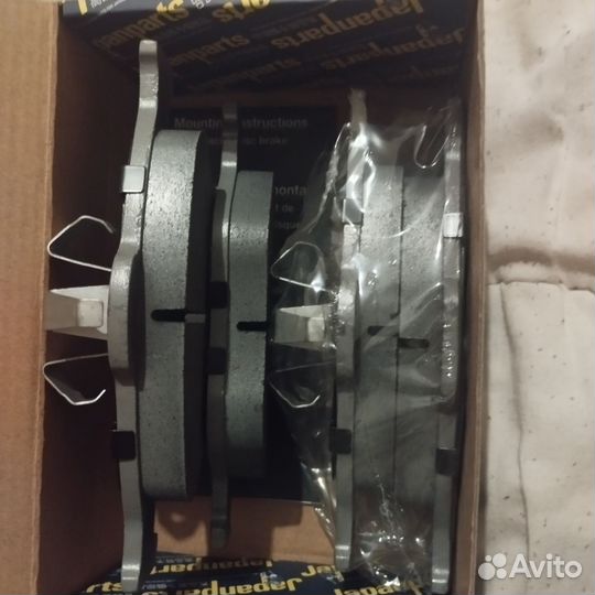 Тормозные колодки передние