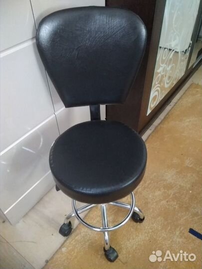 Кресло мастера маникюра