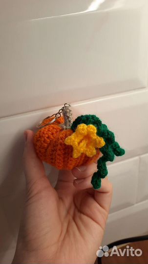 Брелок для ключей крючком тыква