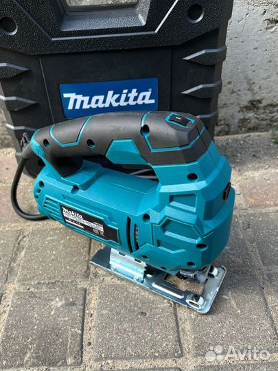 Электролобзик makita 1180W с лазерной наводкой