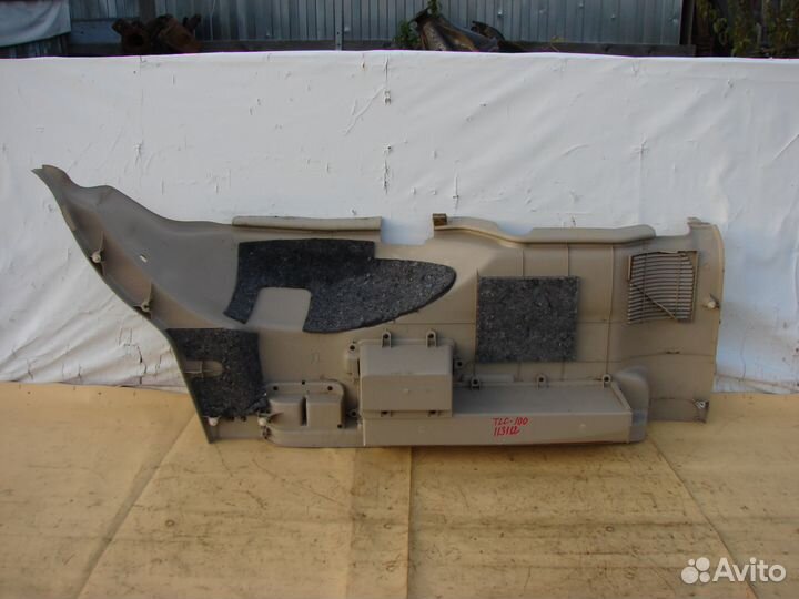 Накладка арки багажника правая Toyota land cruiser