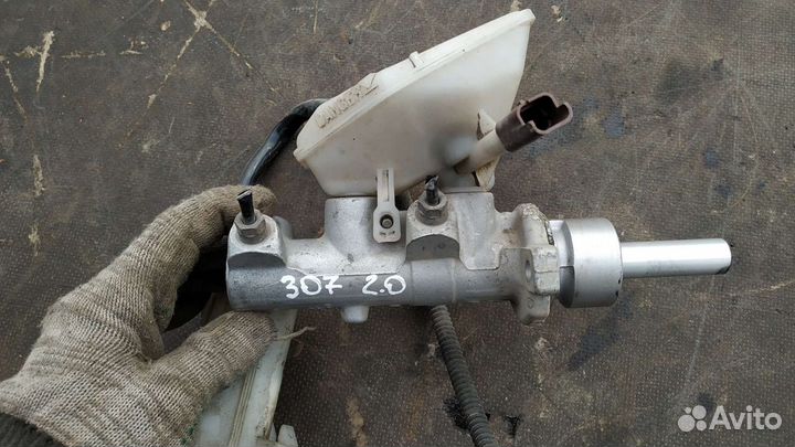Главный тормозной цилиндр Пежо 307 2.0