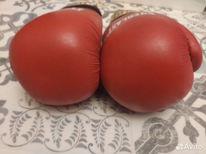 Боксерские перчатки 10 oz Everlast pro-star