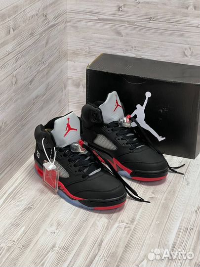 Крассовки Nike air Jordan 5