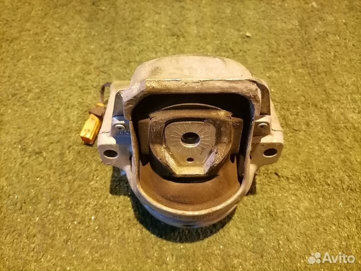 Опора двигателя (подушка двс) правая 8R0199381AK A