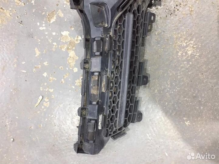 Решетка радиатора toyota Verso 2009