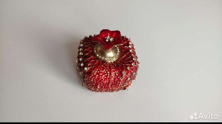 Шкатулка металлическая