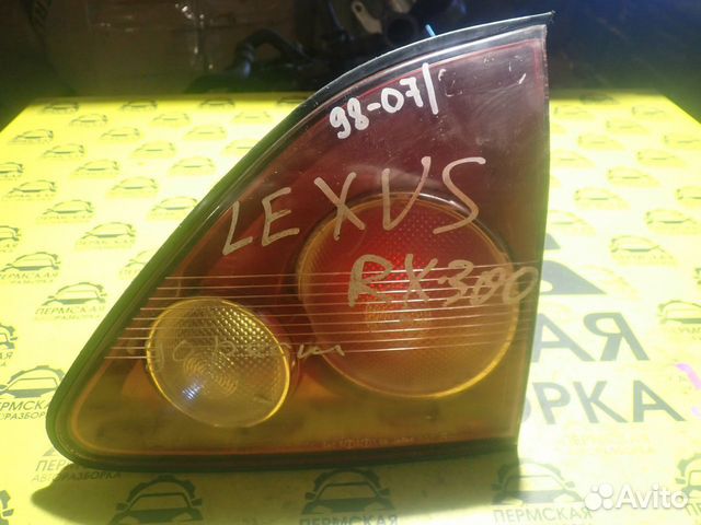 Фонарь задний внутренний правый Lexus RX 300 98-03