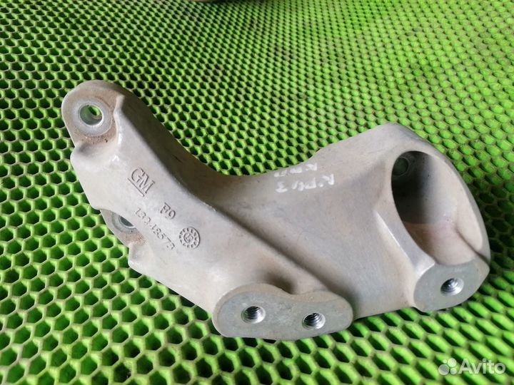 Кронштейн кпп на Chevrolet Cruze 2009-2016