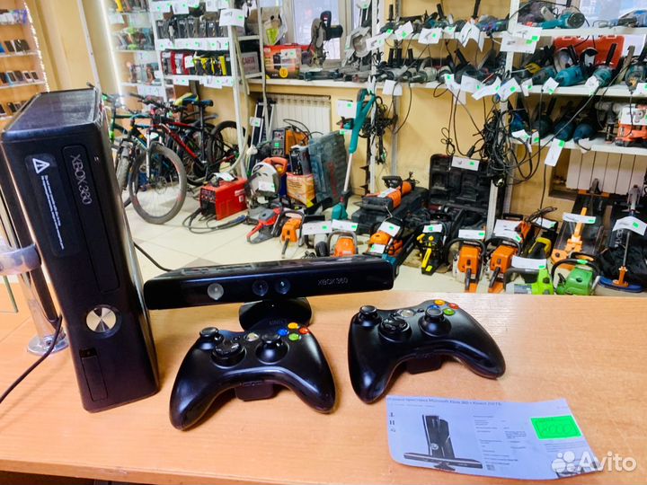 Xbox 360 Slim 250GB 2 геймпада + kinect