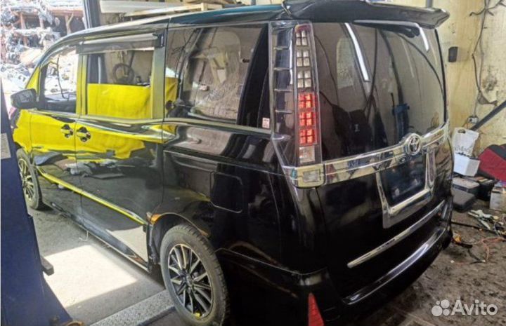 Стекло переднее левое Toyota Voxy/Noah/Esquire