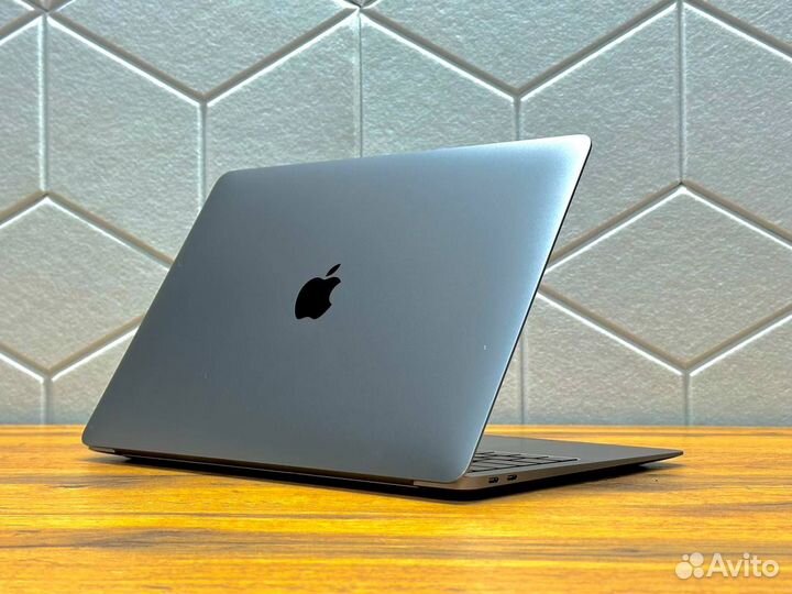 Macbook Air 13 M1 8/256GB (2020)