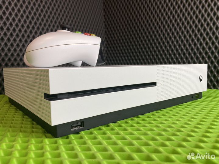 Xbox One S 1Tb геймпад + игра