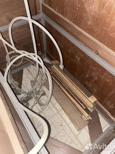 Декоративная стойка для пива и вина