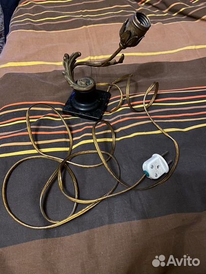 Старинная антикварная лампа