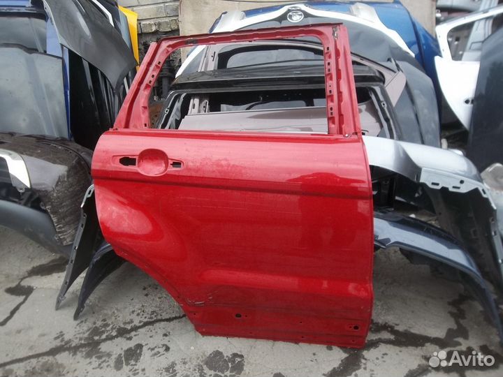 Range Rover Evoque дверь правая задняя