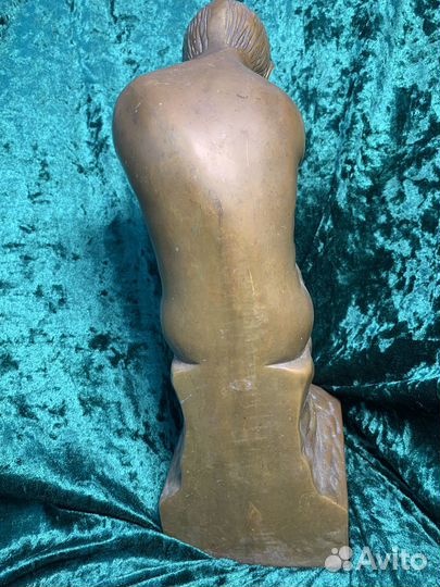 Бронзовая статуэтка мыслитель