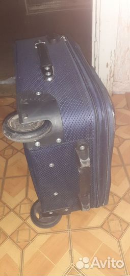 Чемодан на колесах