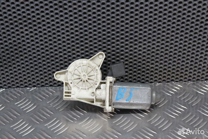 Моторчик стеклоподъемника водительского Passat B5