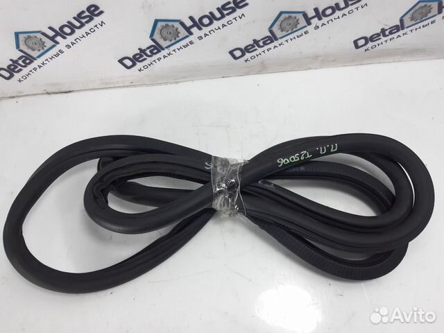 Уплотнитель двери передний правый Skoda Octavia A5