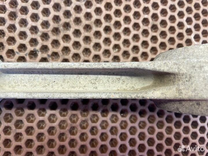 Опора двигателя задняя Volkswagen Polo