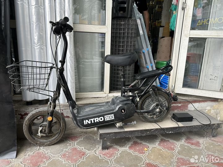 Электроскутер с педалями Intro Stick белый 350W