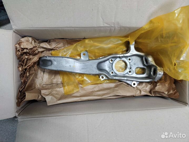 Поворотный кулак левый Genesis GV80