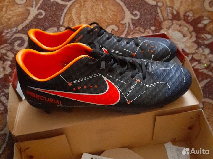 Футбольные бутсы