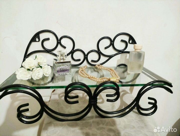 Настенная полочка