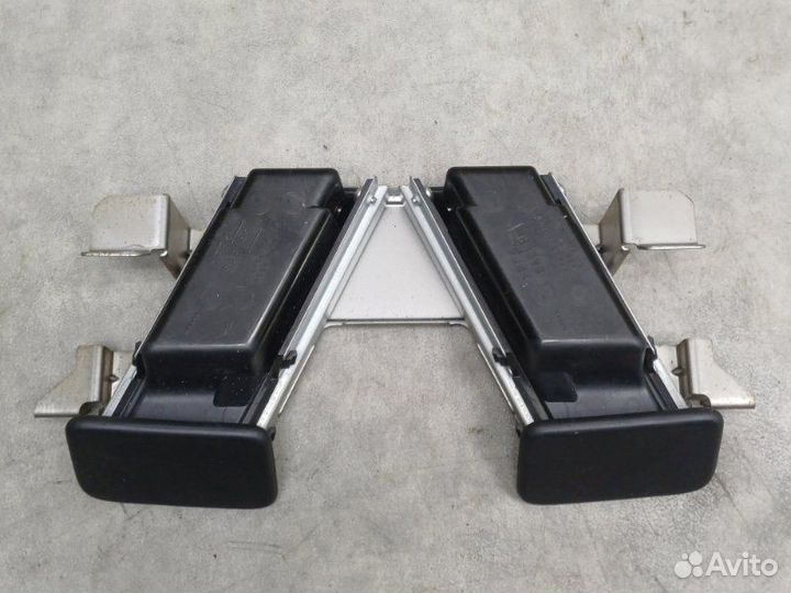 Пепельница Nissan Np300 2.5 YD25 2012